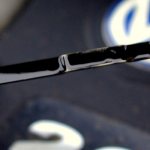 Почему масло в двигателе быстро чернеет: основные причины