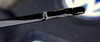 Почему масло в двигателе быстро чернеет: основные причины